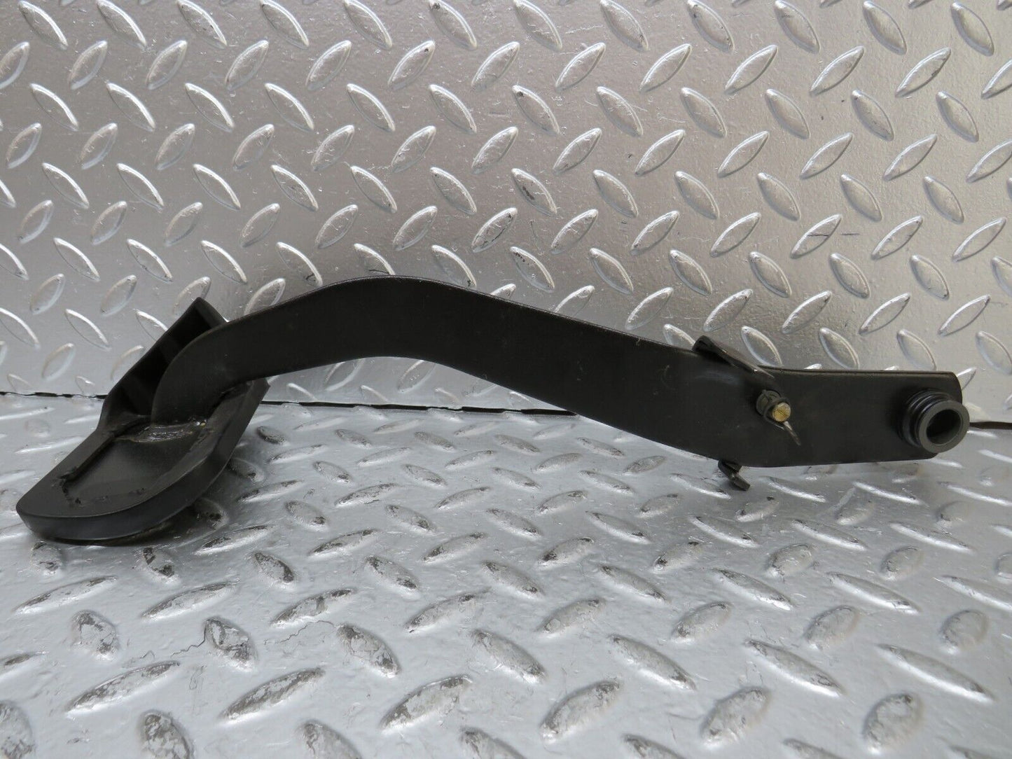 26584 Mercedes-Benz C124 220CE Coupe Brake Pedal 1232910082