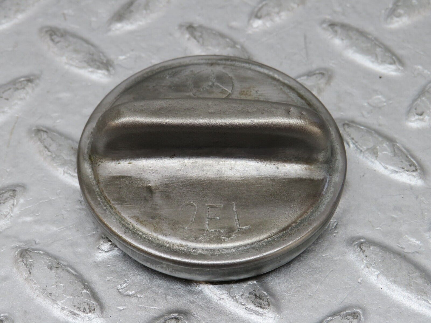 35733 Mercedes-Benz W108 Engine Oil Filler Cap