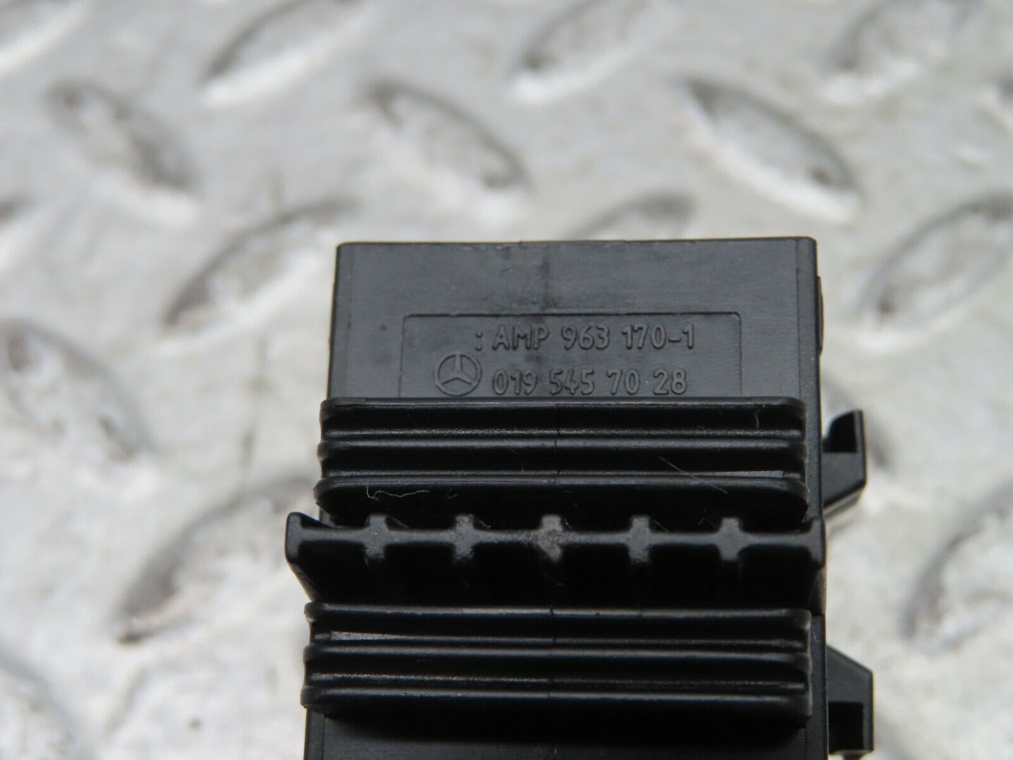 19687 Mercedes-Benz C140 CL420 Coupe Front Left Door Switch Plug 0195457028