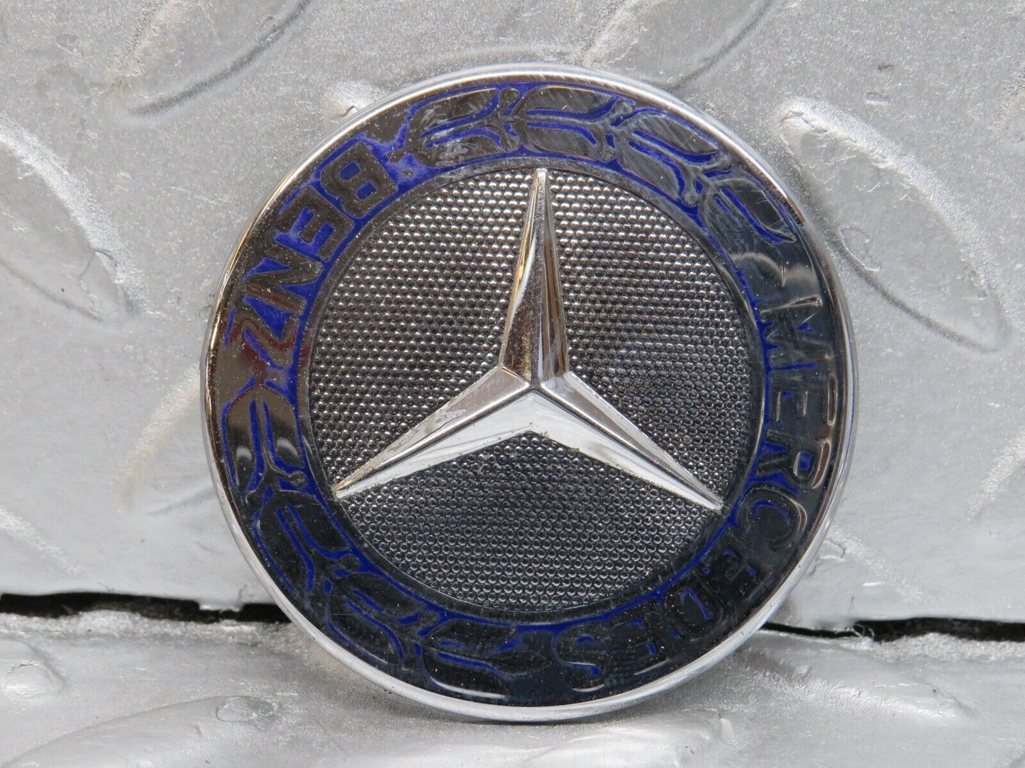 39779 Mercedes-Benz R129 320SL Coupe Bonnet Badge Emblem 1298880116