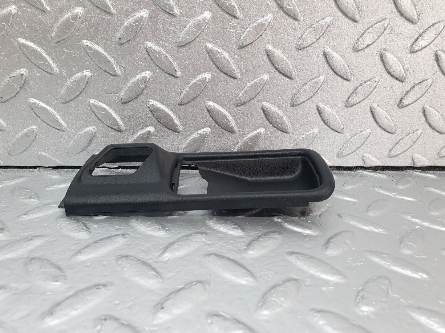 43669 Mercedes-Benz C126 380SEC Coupe Interior Door Handle Frame Left 1267660111