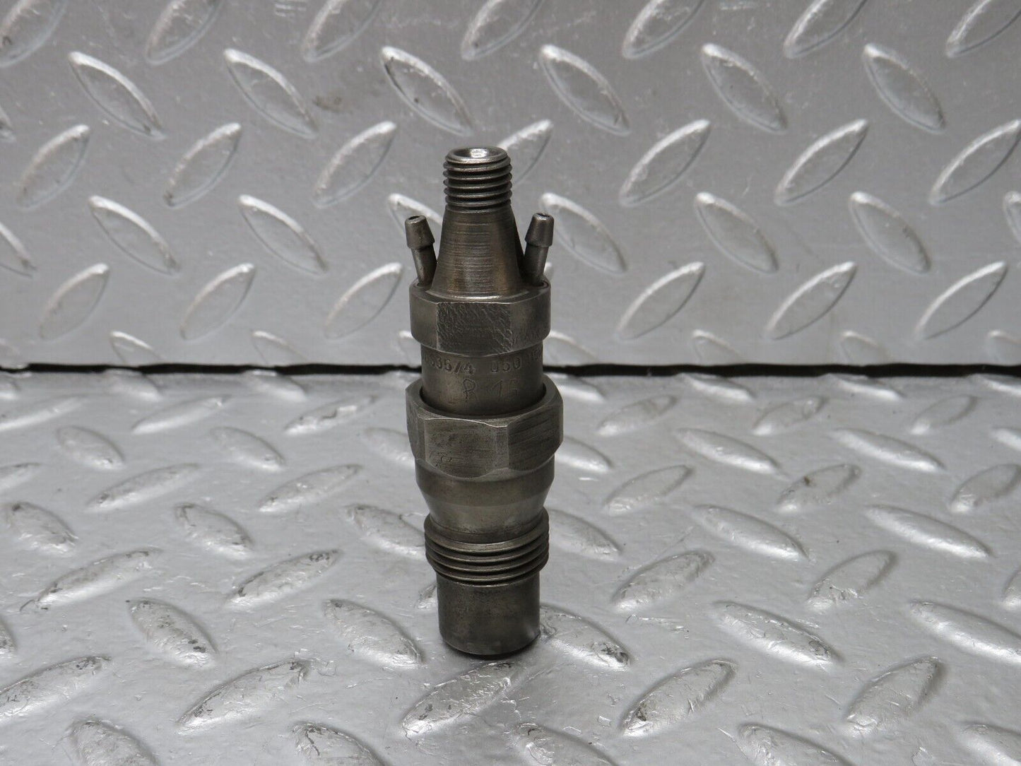 32900 Mercedes-Benz W123 300D Fuel Injector Bosch KCA30S35/4