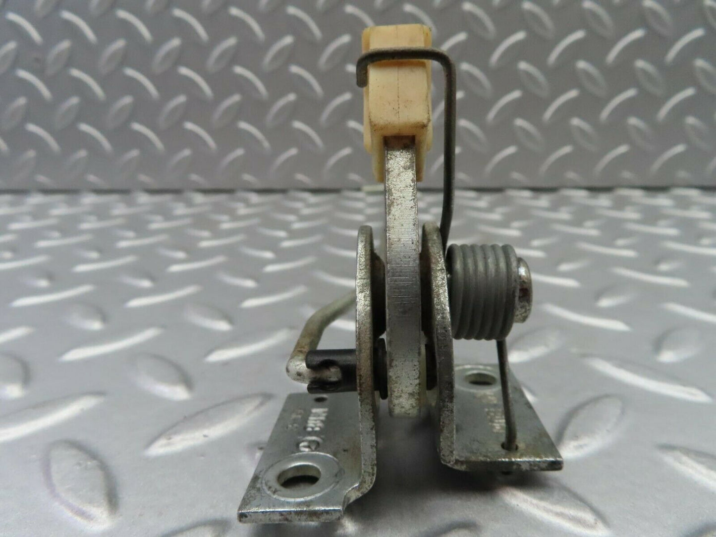 6732 Mercedes-Benz S124 E220 Wagon Rear Seat Bench Locking Mechanism Right