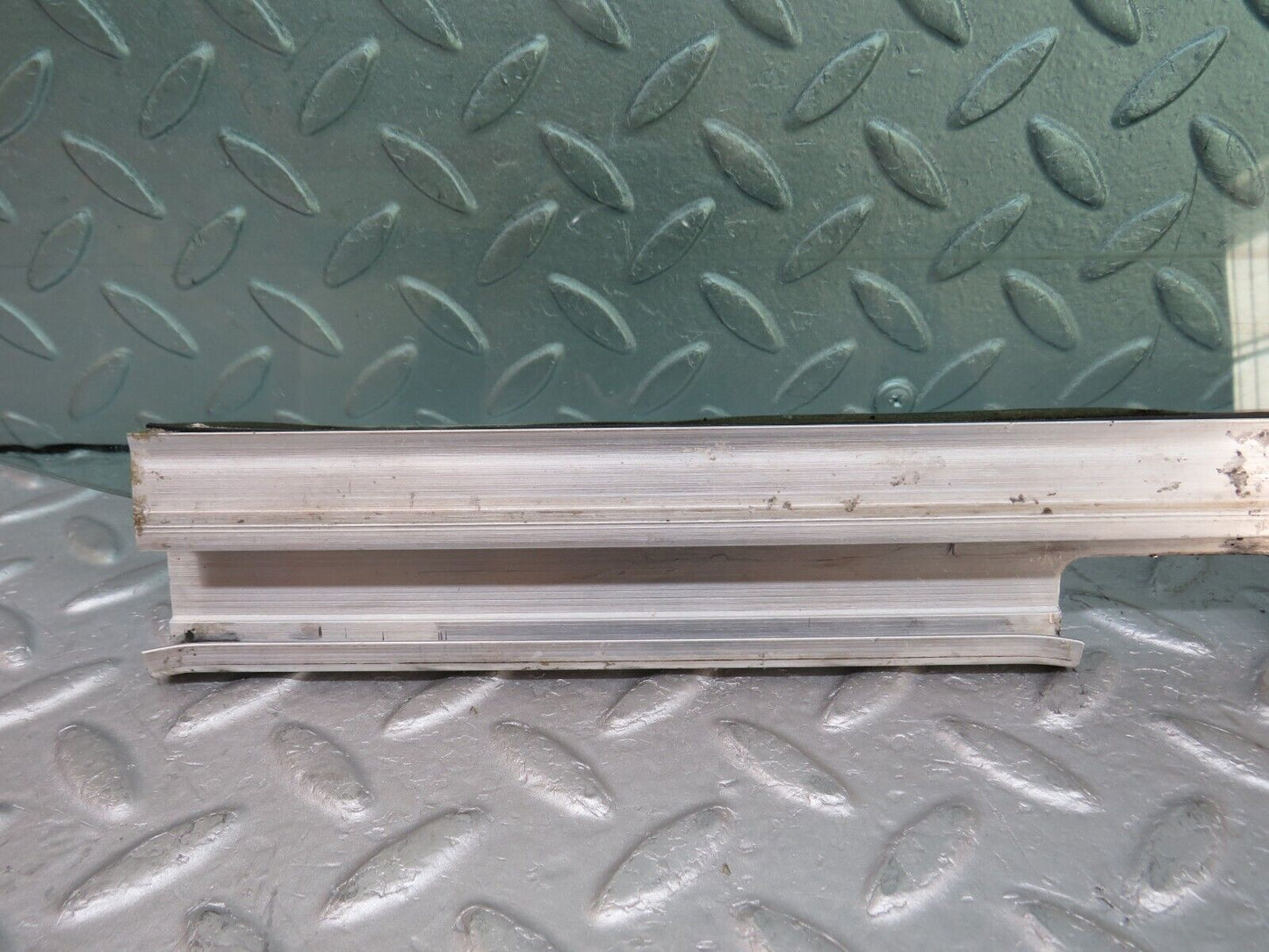 36564 Mercedes-Benz W201 190E 2.0L Front Left Door Window Glass