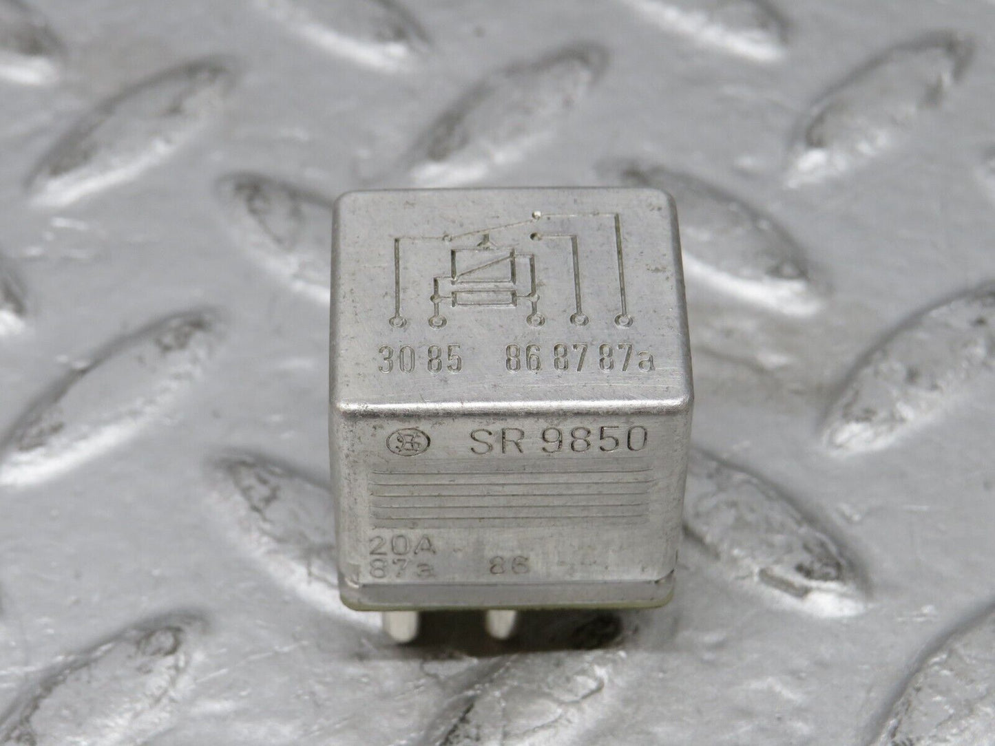 36707 Mercedes-Benz W201 190E Multi Purpose Relay 0015420219