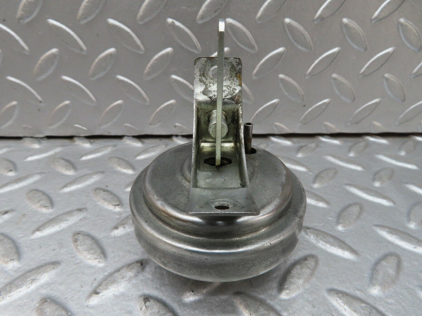 17749 Mercedes-Benz W116 450SEL Ignition Distributor Vacuum Control Valve