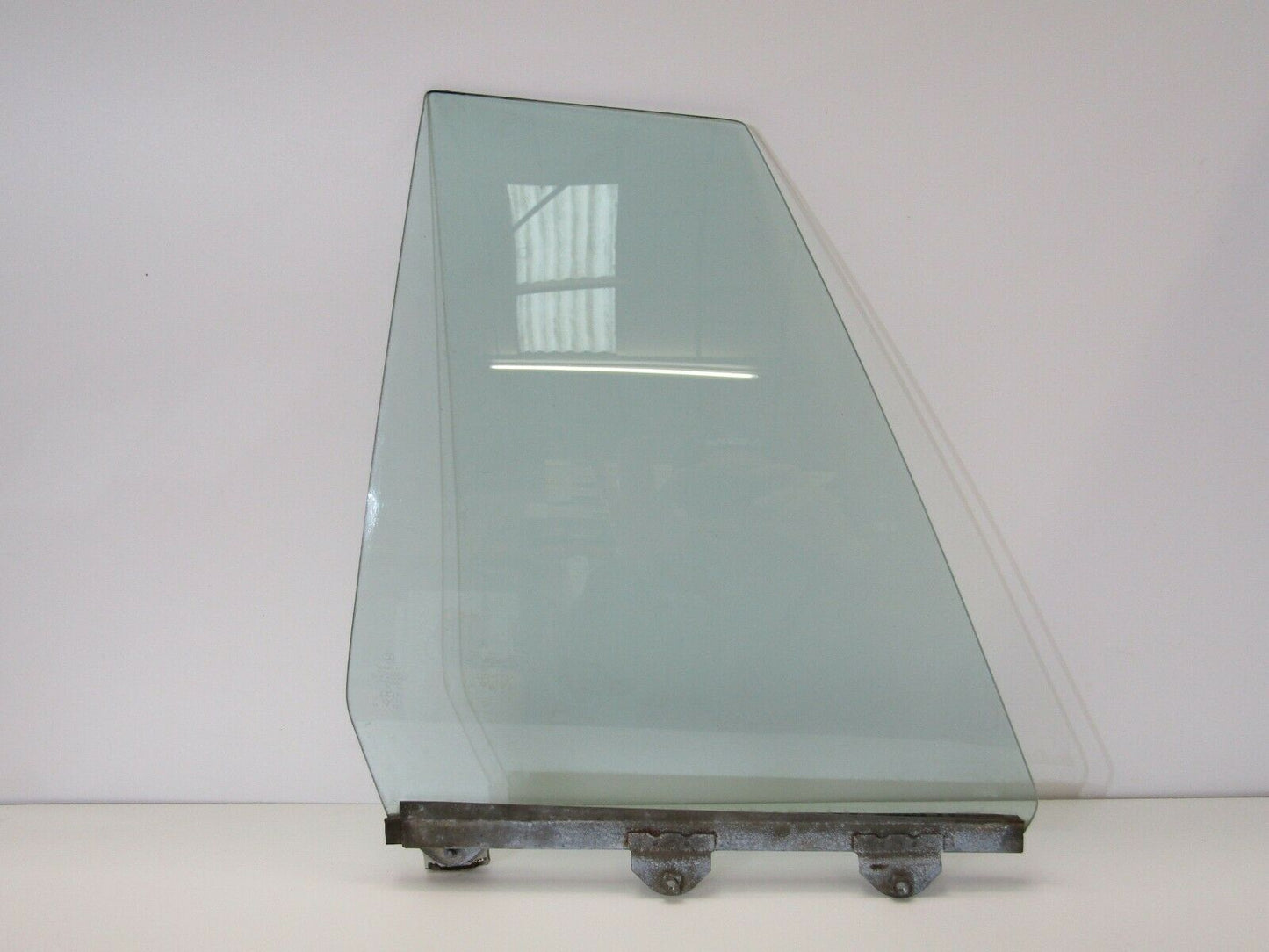 1137 Mercedes-Benz C107 350SLC Coupe Coupe Side Window Rear Left