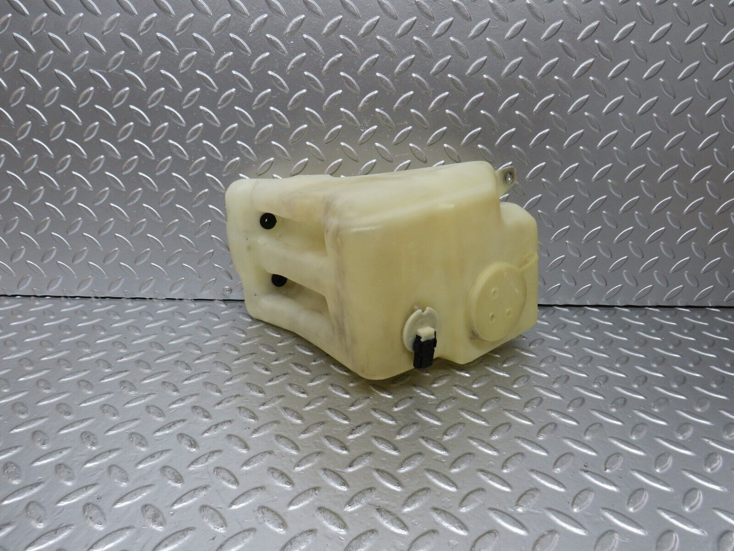 25203 Mercedes-Benz W201 190D Windscreen Washer Fluid Res. Tank 2018690720