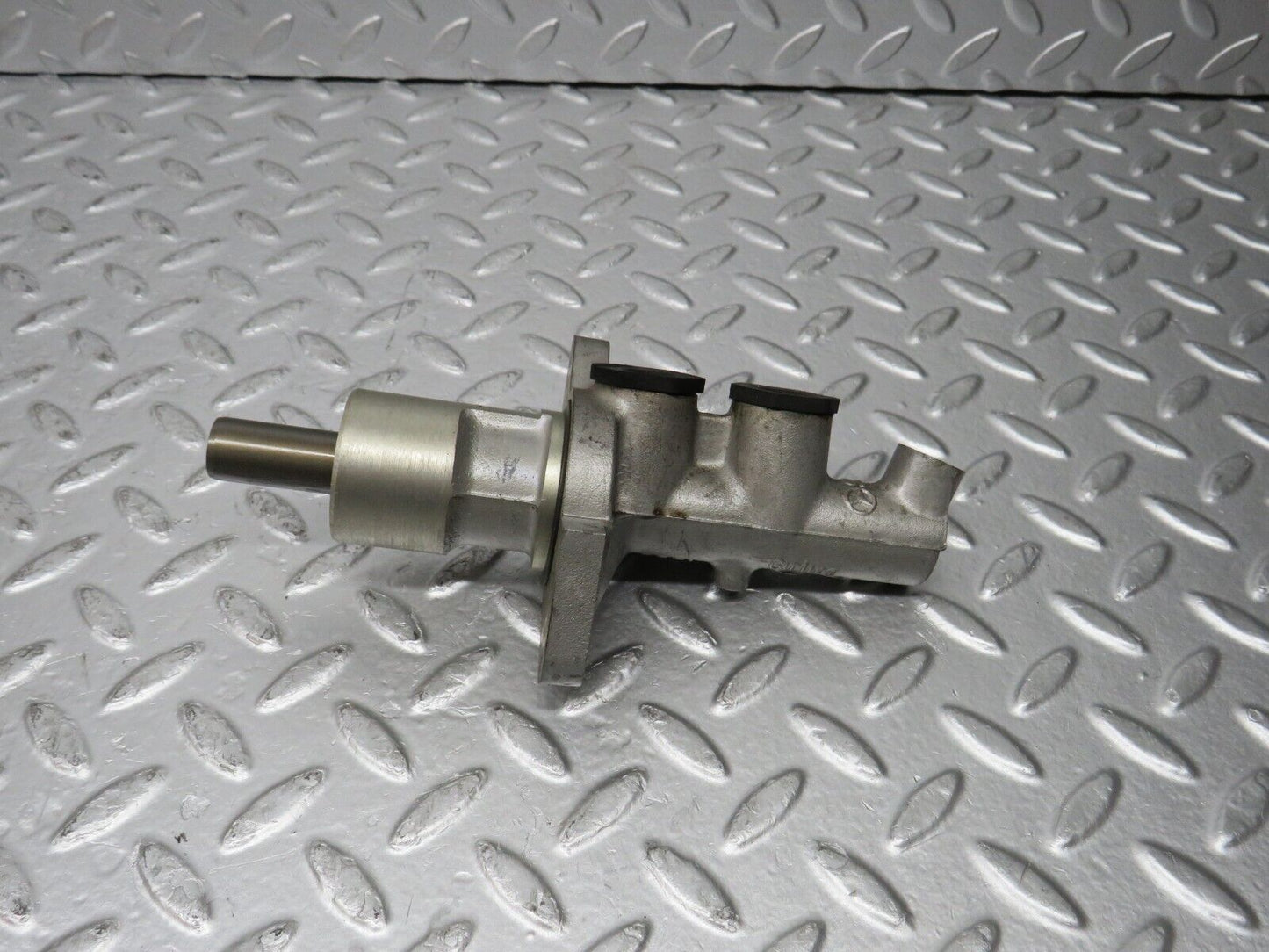 31240 Mercedes-Benz S124 220TE Wagon Brake Master Cylinder Girling