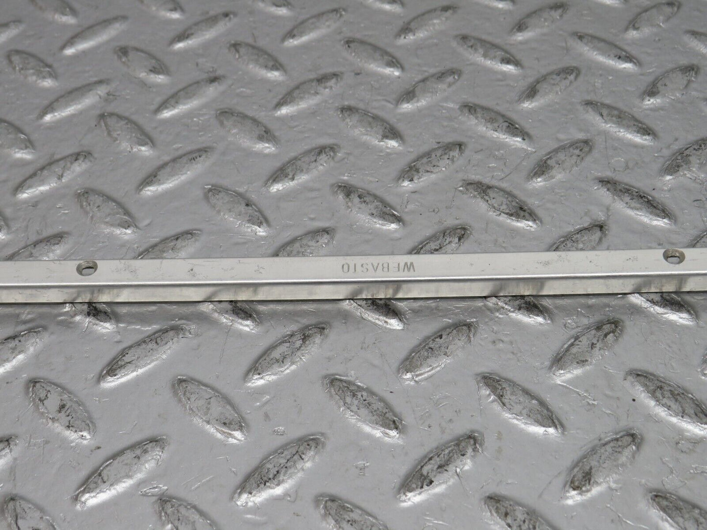 0489 Mercedes-Benz W123 230E Sunroof Chrome Trim
