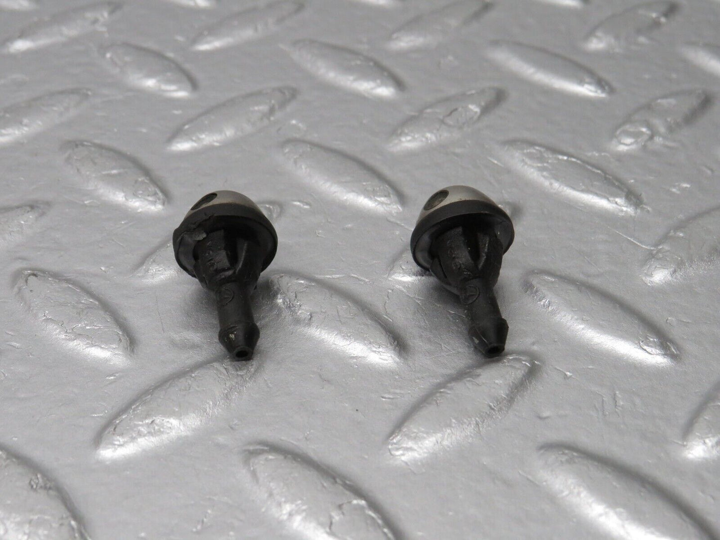 39198 Mercedes-Benz R107 500SL Coupe Windscreen Washer Nozzle