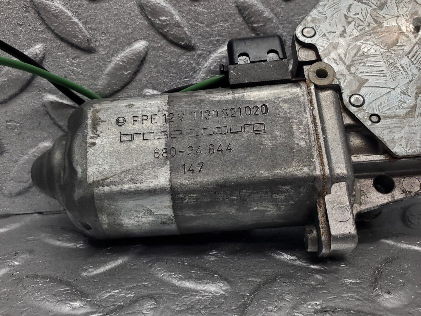 46381 Mercedes-Benz C123 280CE Coupe Rear Left Window Regulator Motor 0130821020