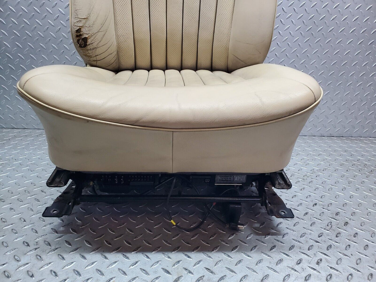 45868 Mercedes-Benz W126 420SE Front Right Electric Seat Leather Beige 1269102650