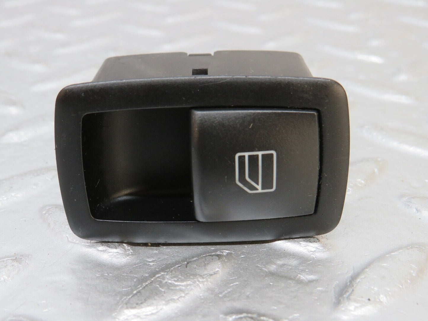 32744 Mercedes-Benz W245 Rear Right Electric Window Switch 2518200510
