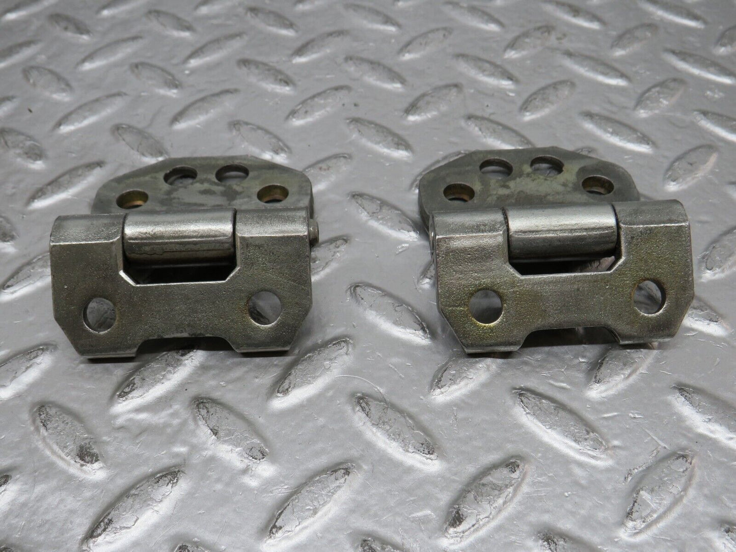 29602 Mercedes-Benz W124 230E Right Door Hinge Pair