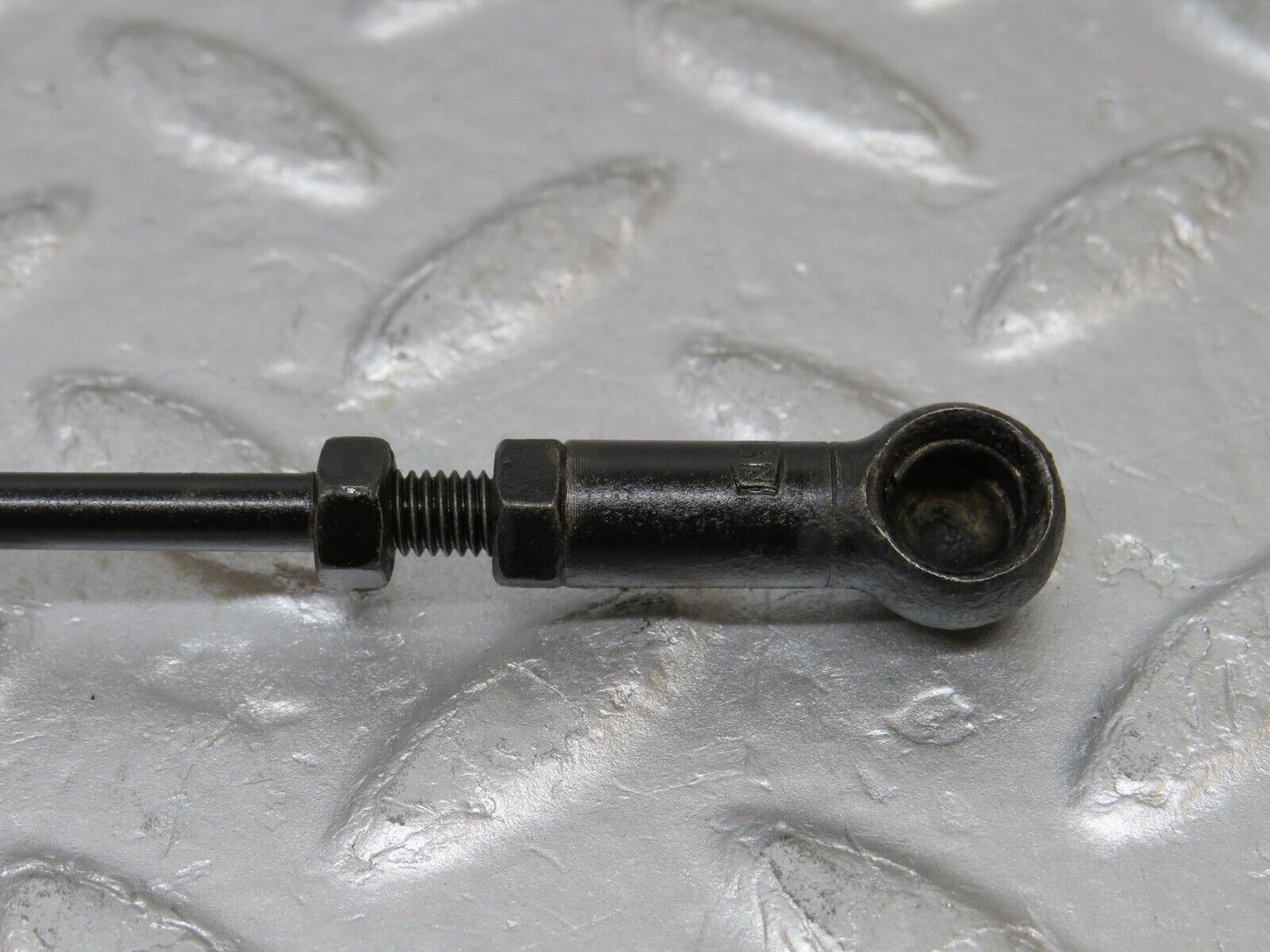 37555 Mercedes-Benz W109 300SEL Throttle Linkage