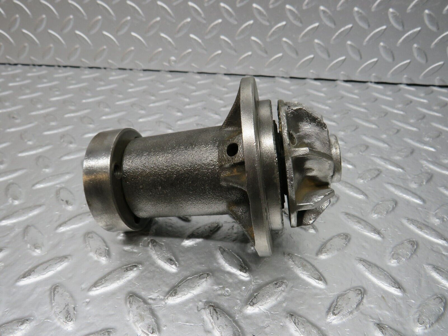31075 Mercedes-Benz W123 200D Water Pump