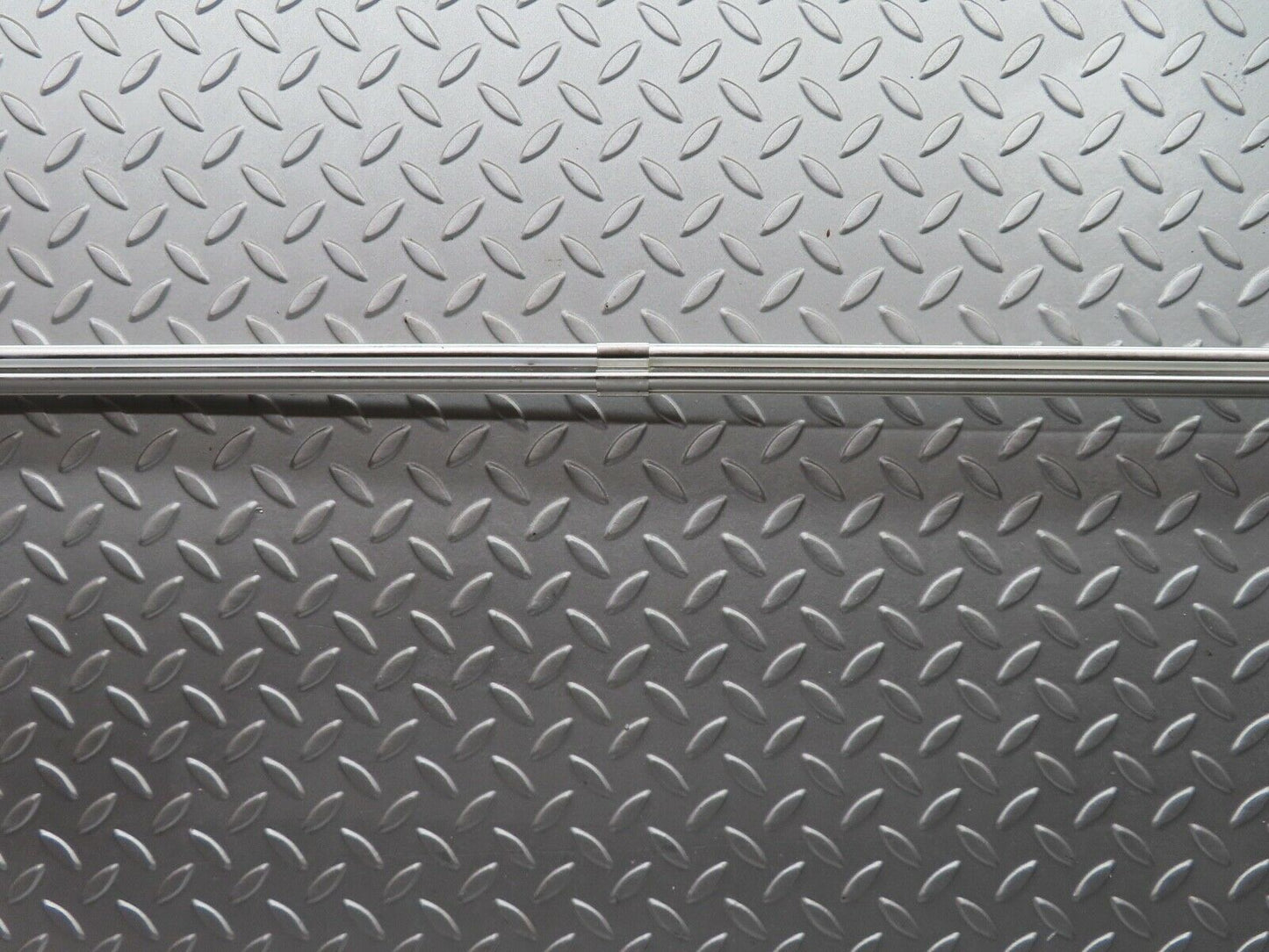 21323 Mercedes-Benz W123 230E Rear Windscreen Chrome Frame