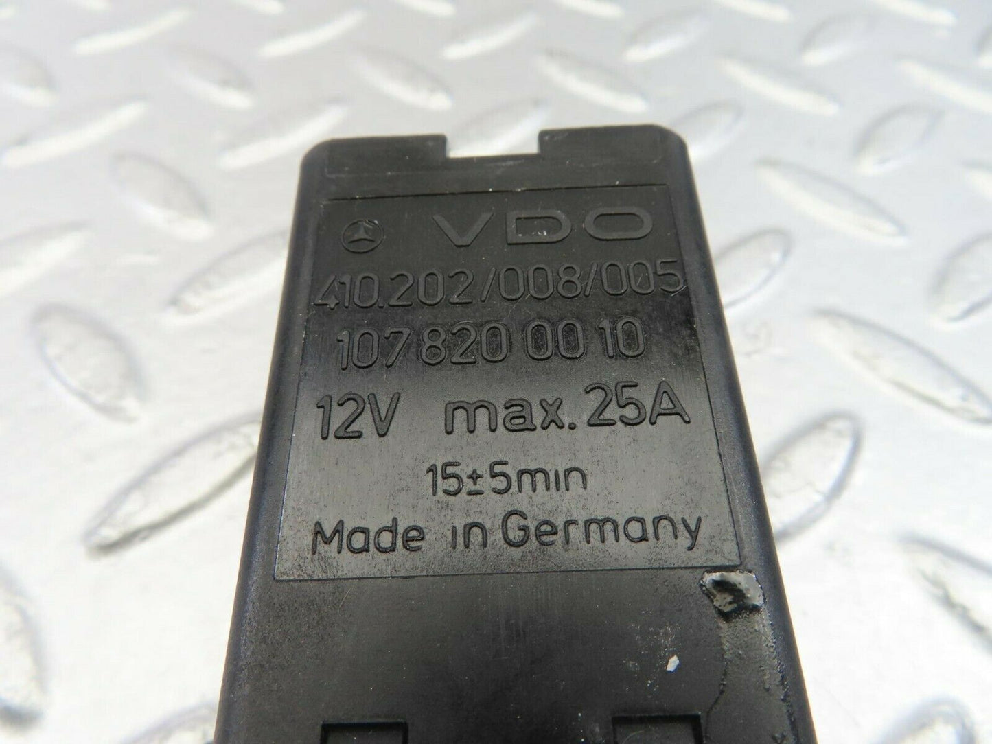 10729 Mercedes-Benz W123 230E Rear Heated Window Relay 1078200010