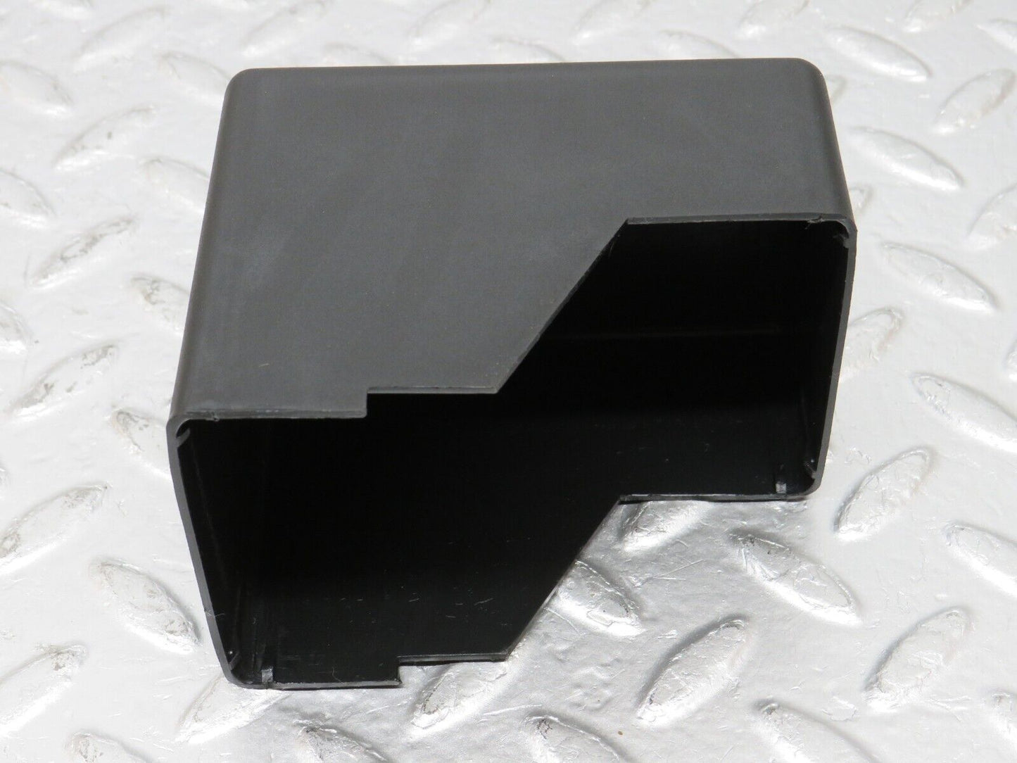 33703 Mercedes-Benz W201 190E 2.0L Relay Box Cover 2015450103