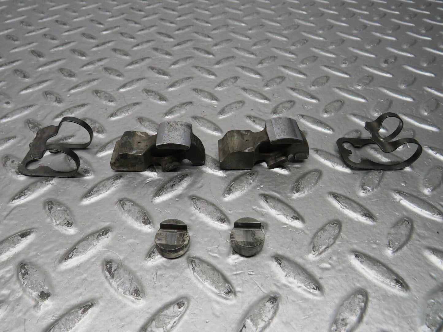 28187 Mercedes-Benz W123 280E Valve Rocker Arm With Tappet & Retaining Spring