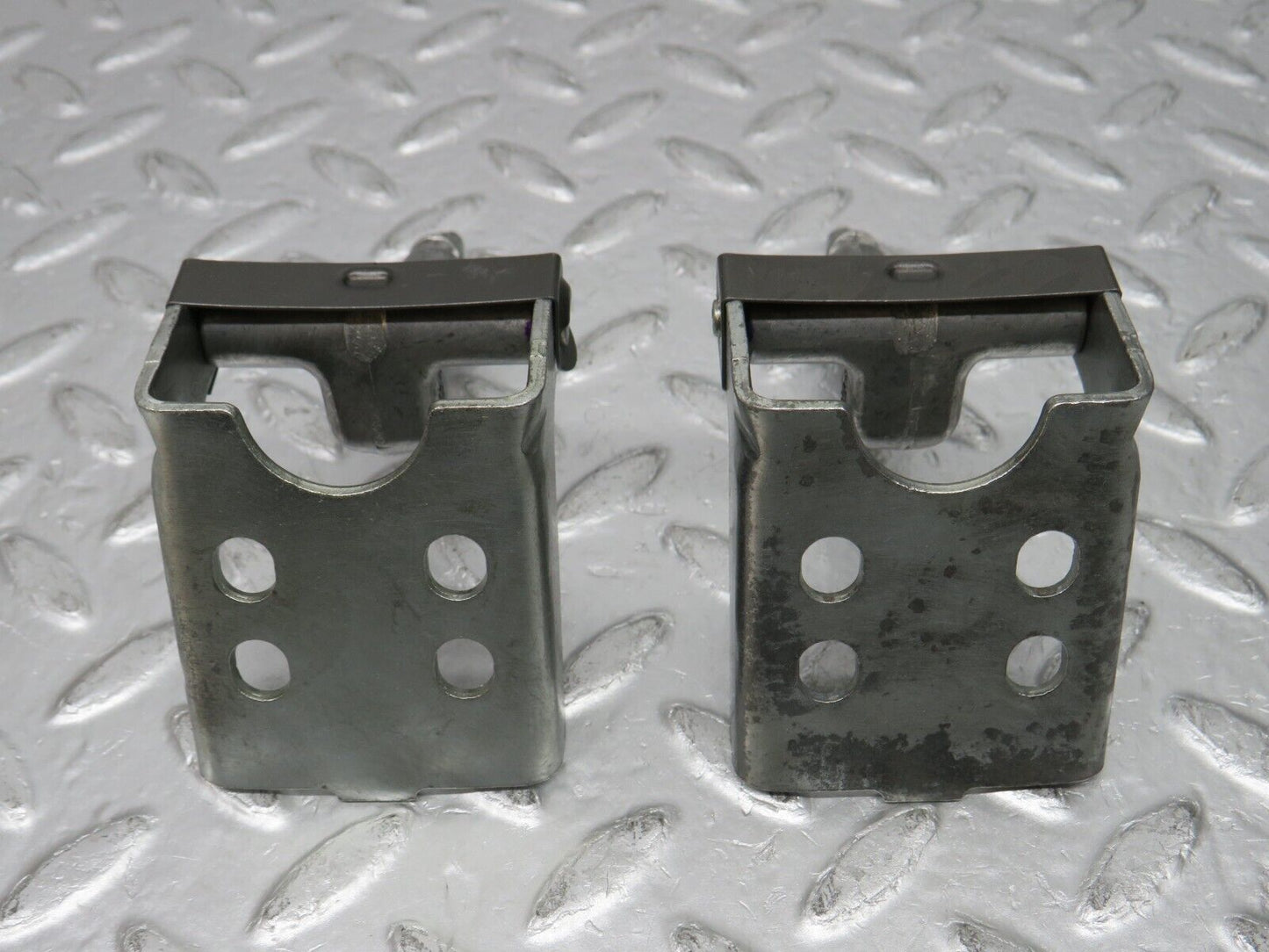 32555 Mercedes-Benz S124 300TE Wagon Rear Seat Hinge