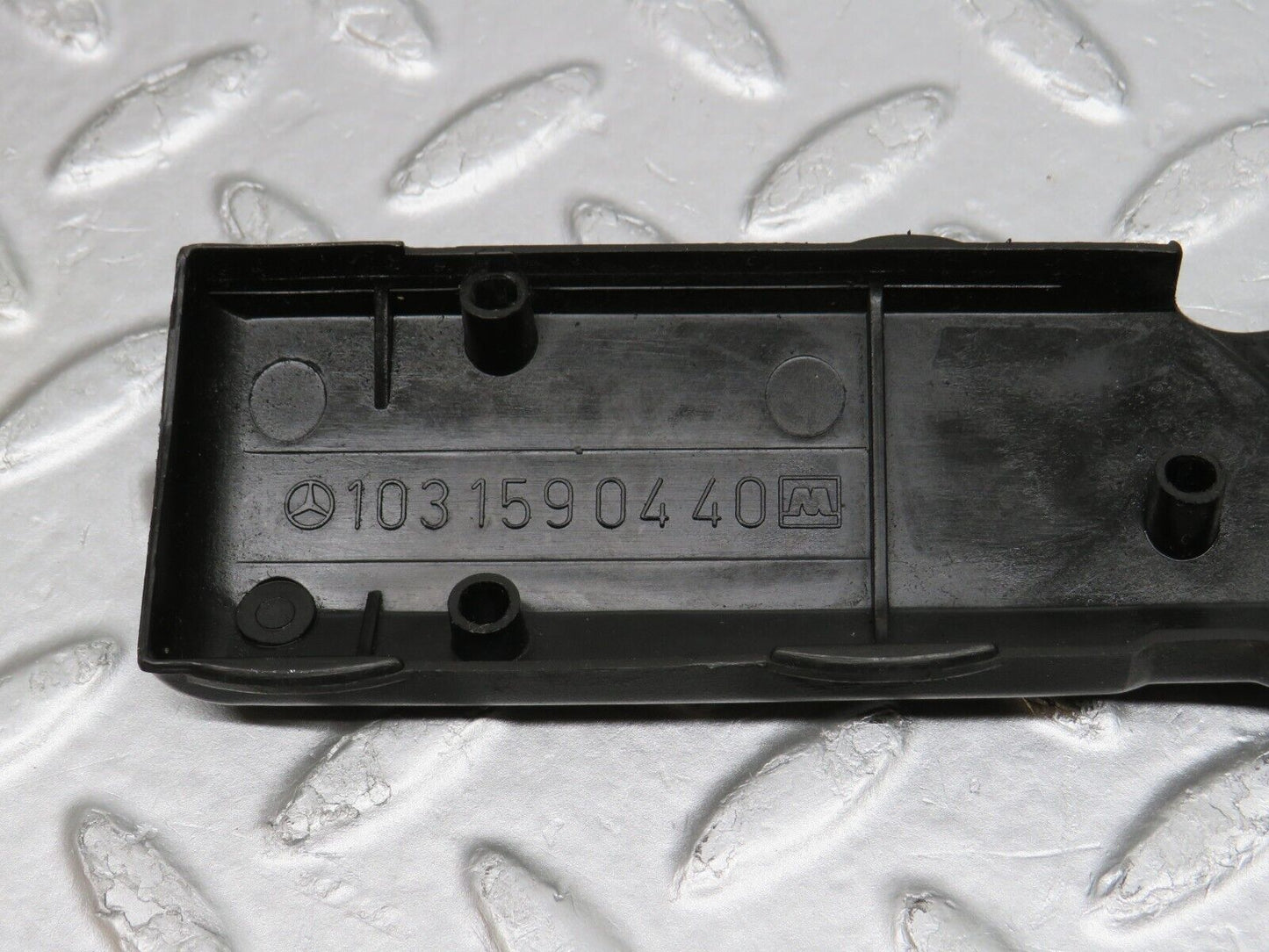 38866 Mercedes-Benz W201 190E Ignition Leads Cover 1031590440 1031590540