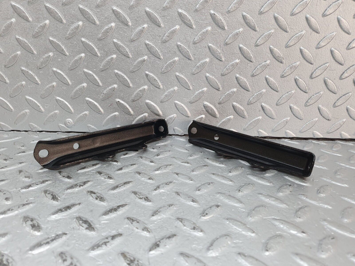 41236 Mercedes-Benz W126 300SE Air Intake Manifold Bracket