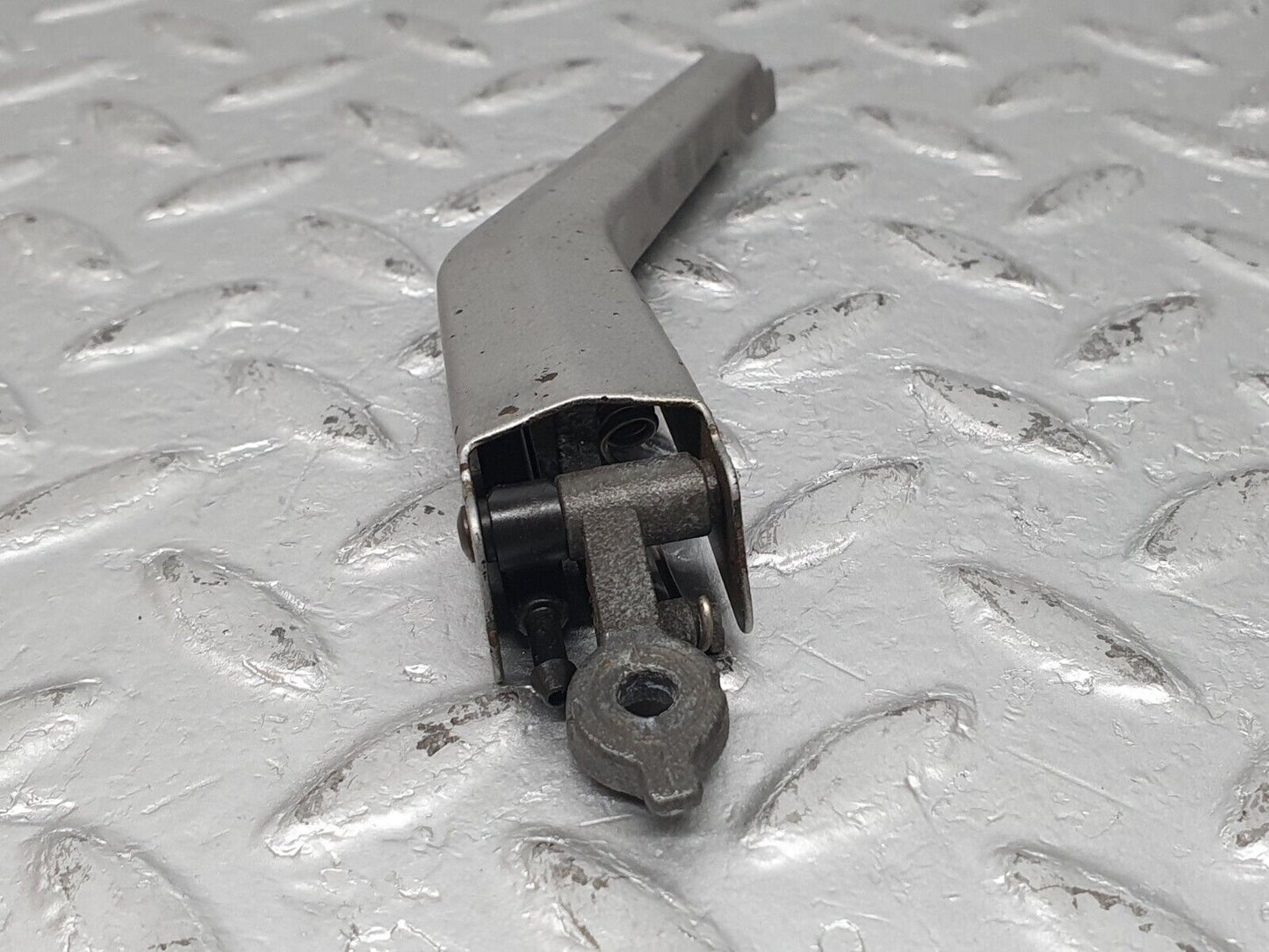 41074 Mercedes-Benz W126 300SE Headlight Wiper Arm Bosch Right Side