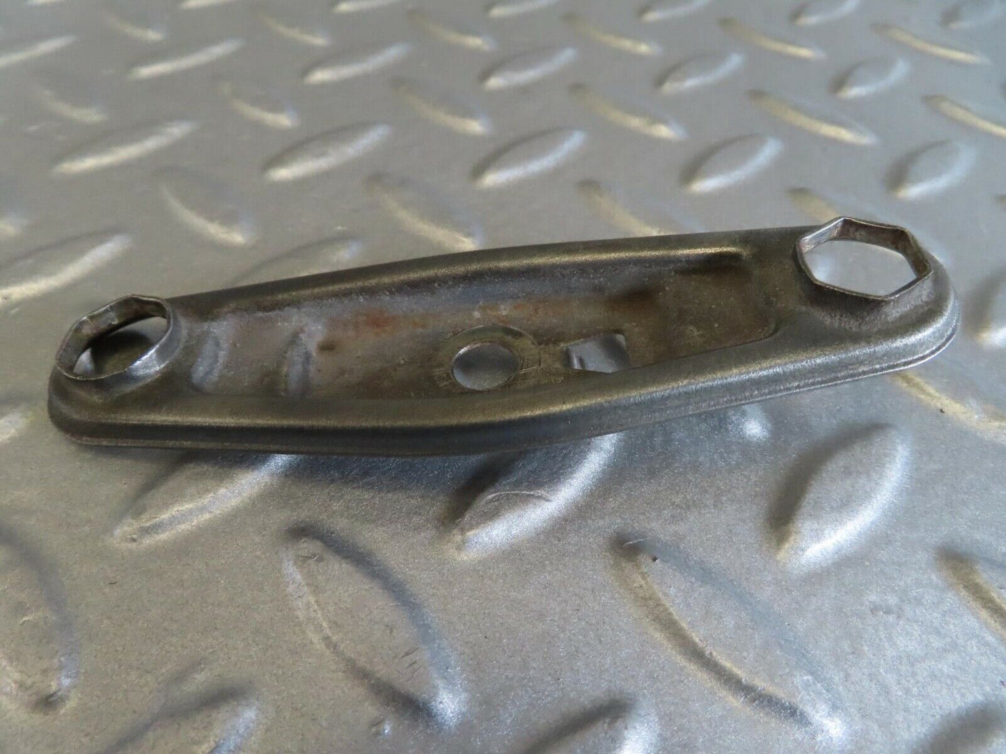 14037 Mercedes-Benz C107 280SLC Fuel Injector Bracket