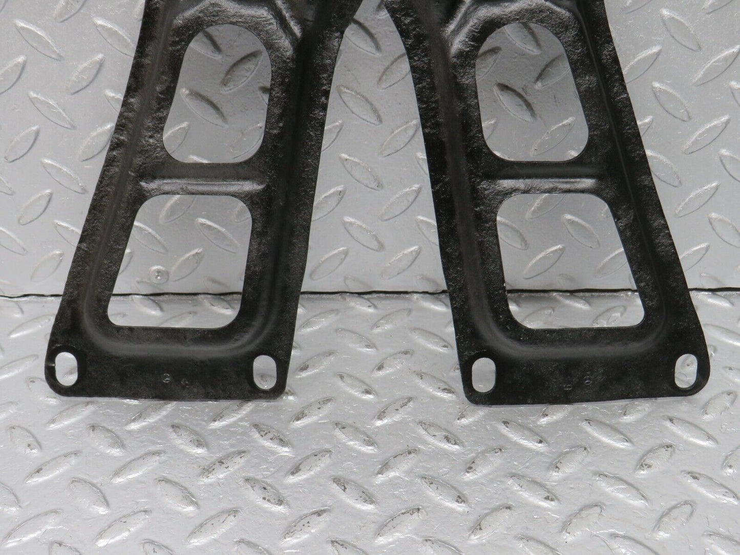 40543 Mercedes-Benz W123 300D Rear Suspension Axle Mounting Bracket