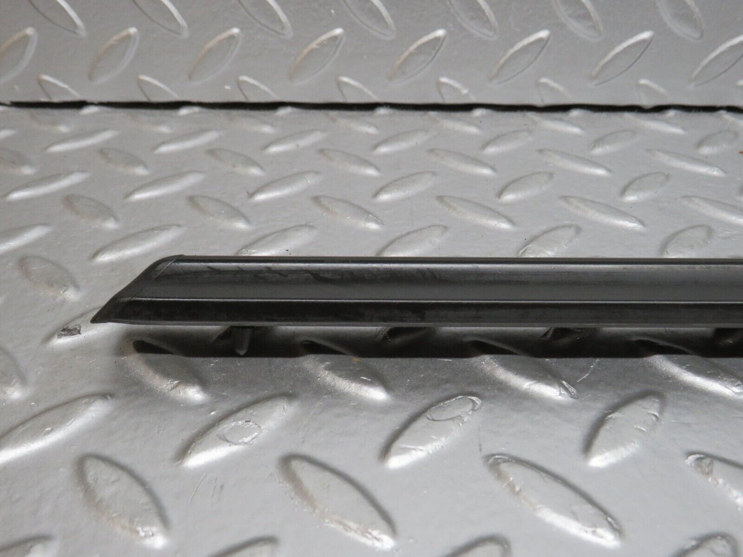 33630 Mercedes-Benz W123 Front Left Door Centre Moulding Trim