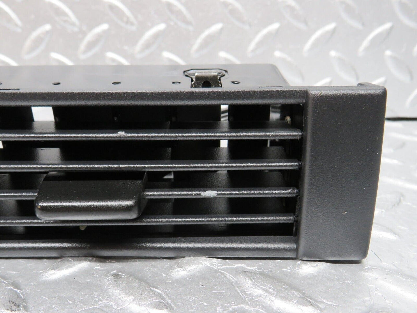 32559 Mercedes-Benz S124 300TE Wagon Dashboard Centre Air Vent