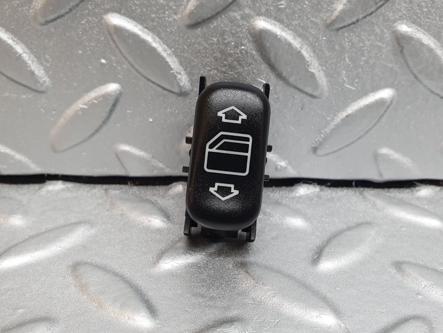 42048 Mercedes-Benz W202 C200 Electric Window Switch 2108208210