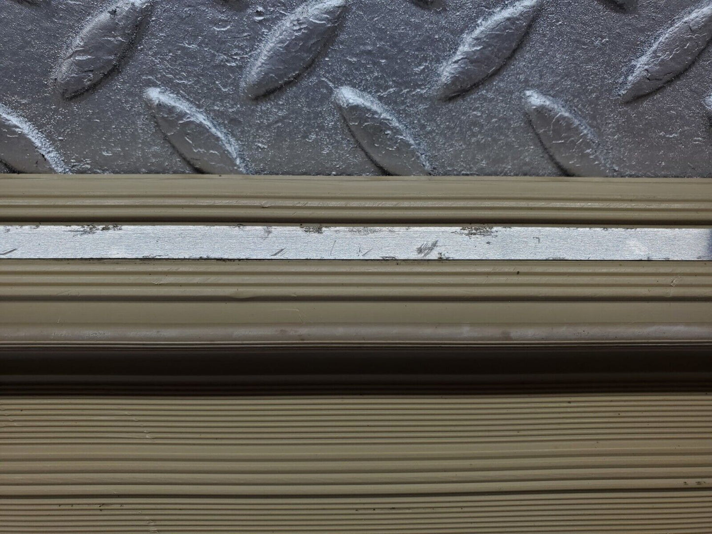45617 Mercedes-Benz W126 420SE Rear Right Door Sill Trim Beige