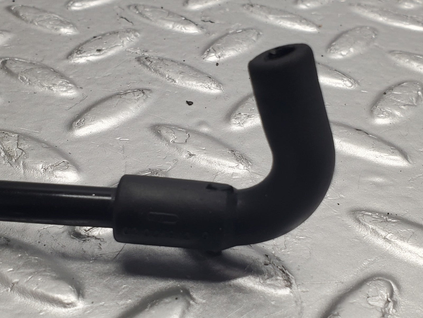 W124 Wagon throttle body valve vacuum hose pipe used OEM