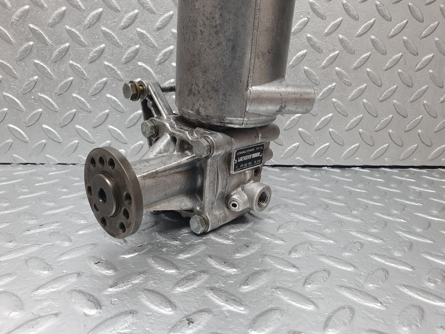 42720 Mercedes-Benz W201 190 2.0L Power Steering Pump 2014601180