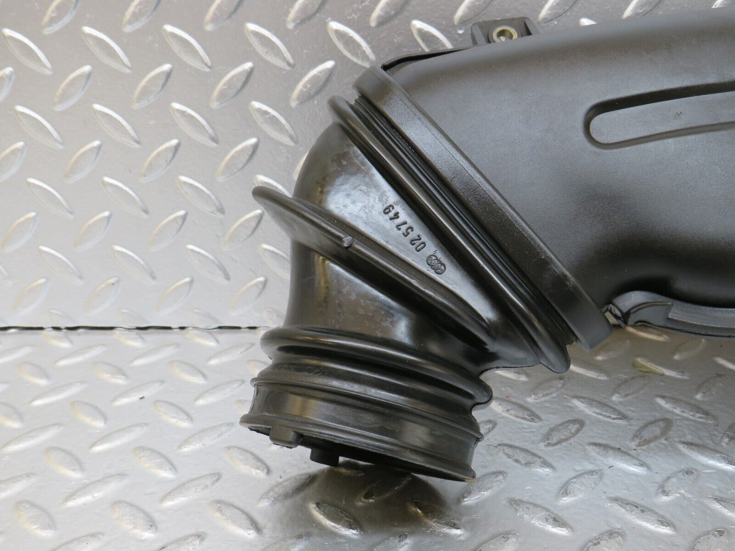 25000 Mercedes-Benz W140 S320 Engine Bay Air Duct 1041414104