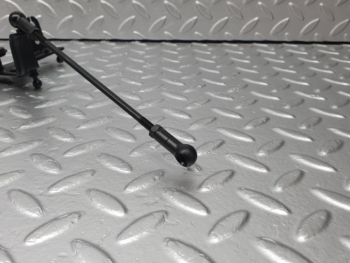 40832 Mercedes-Benz W123 300D Throttle Linkage