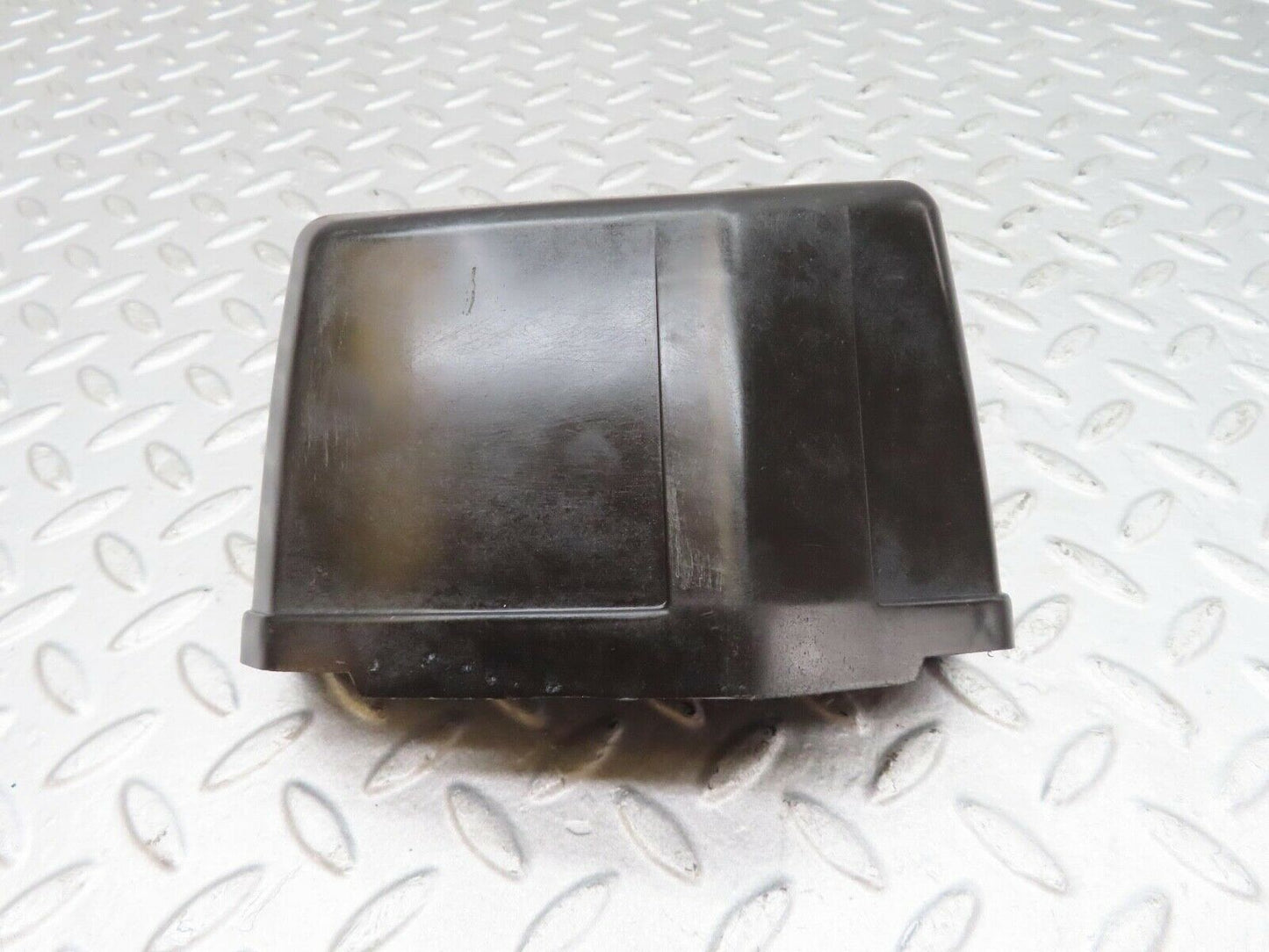 16225 Mercedes-Benz W124 260E Ignition Suppressor Housing 1031580685