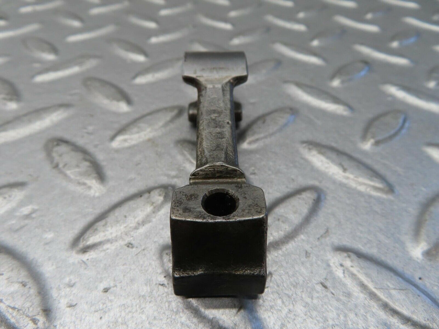 13373 Mercedes-Benz W111 230S Valve Rocker Arm With Retaining Spring