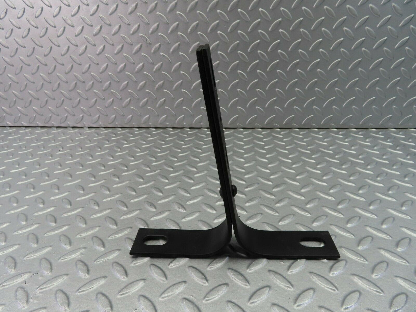 7835 Mercedes-Benz W115 220D Front Bumper Bracket Right Side