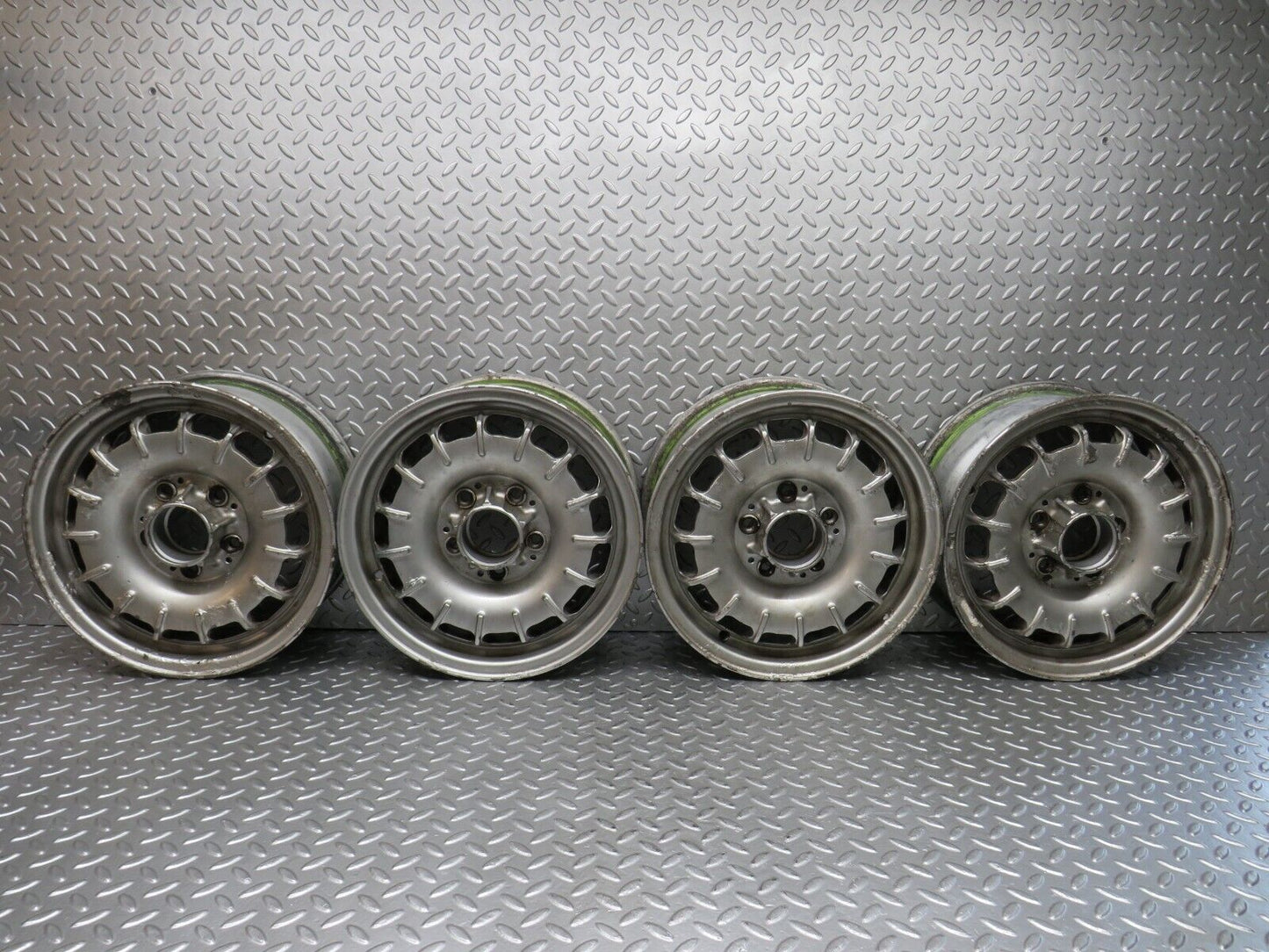 29620 Mercedes-Benz W123 Alloy Wheel Set Mexican Hat 5.5Jx14H2 ET30 1234001702