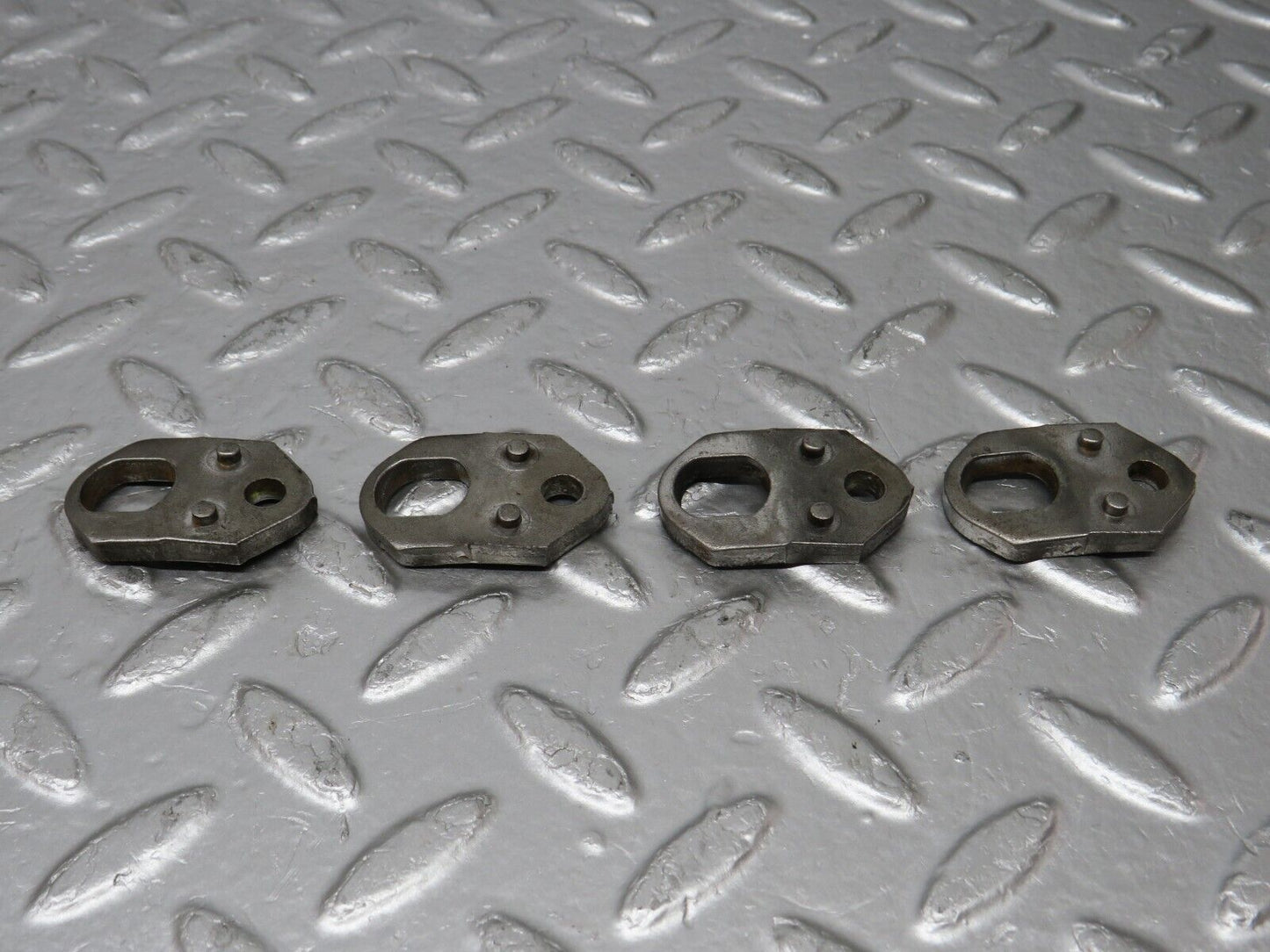 32737 Mercedes-Benz C107 R107 Fuel Injector Bracket Holder 4x
