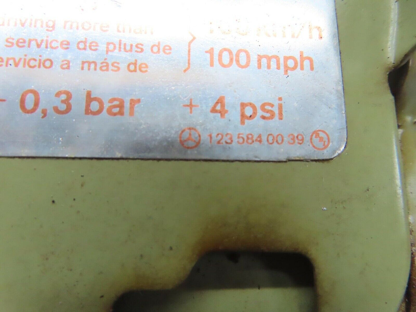 13527 Mercedes-Benz W123 200 Fuel Tank Flap Cap 1235840039