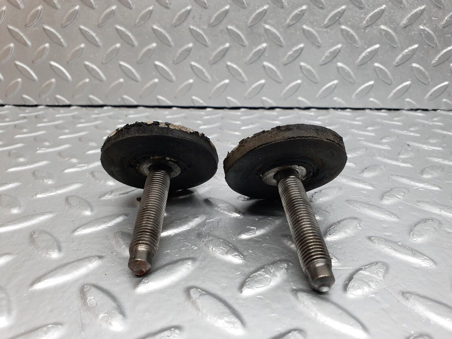 42032 Mercedes-Benz W202 C200 Engine Mount Bracket Bolt 2x