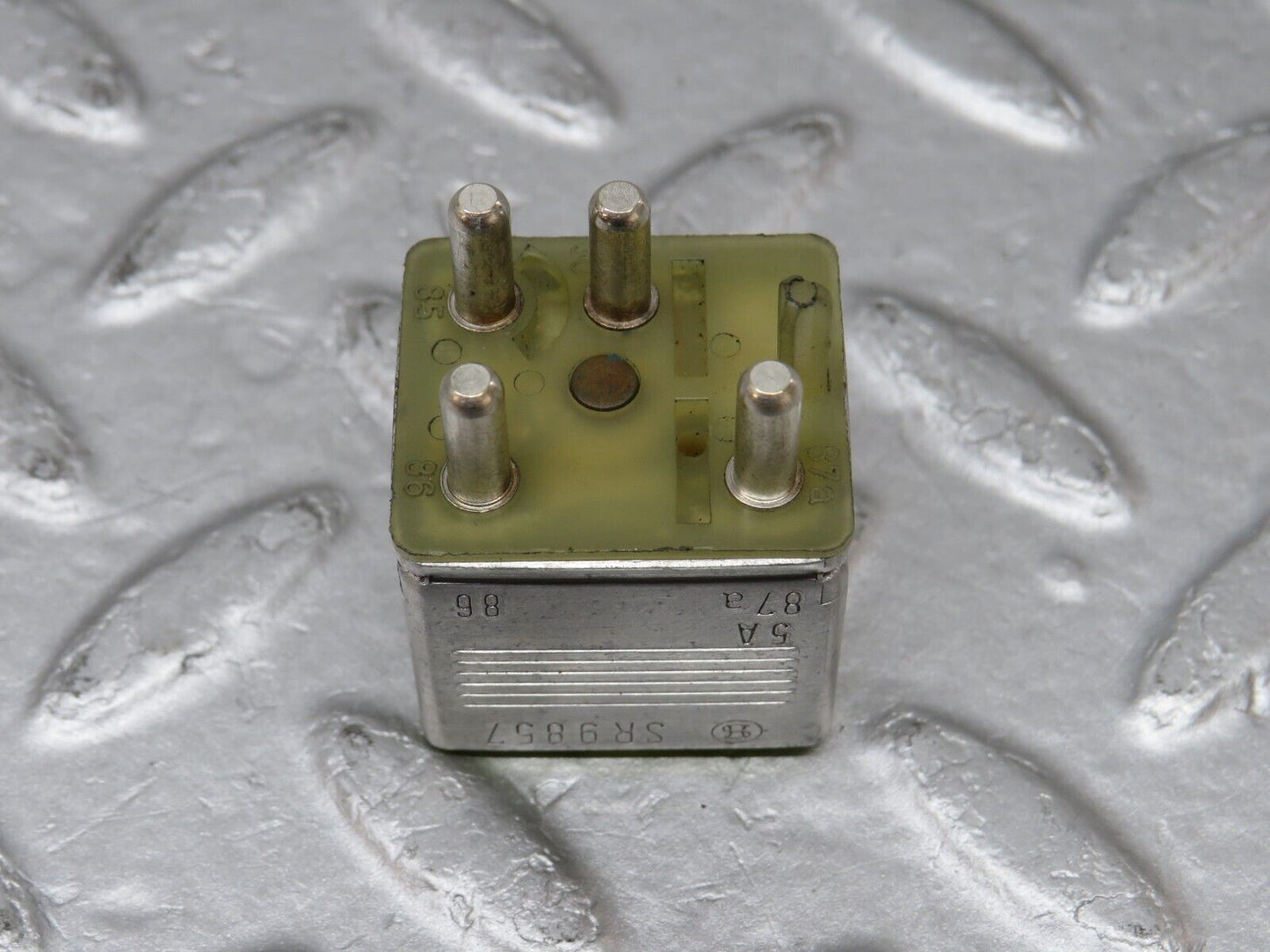 36708 Mercedes-Benz W201 190E 2.0L Fuel Cut Off Relay 0015426119