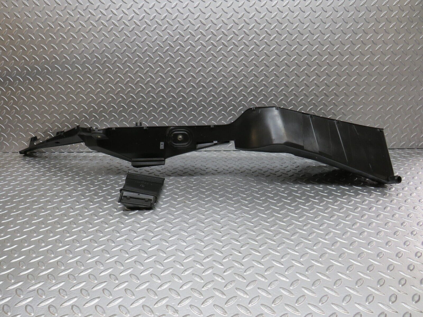 33514 Mercedes-Benz W202 C180 Air Duct 2028300144 2028300325