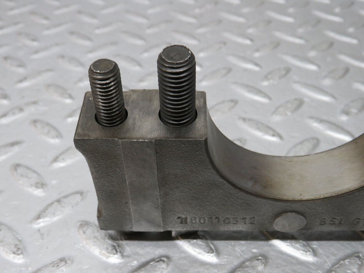 32868 Mercedes-Benz C107 R107 350 V8 Crankshaft Bearing Block 1160110312