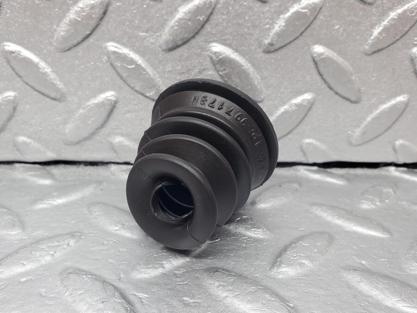 45851 Mercedes-Benz W126 420SE Brake Servo Vacuum Pipe Rubber Cover 1269971781